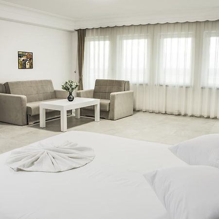King Hotel Печ Екстериор снимка