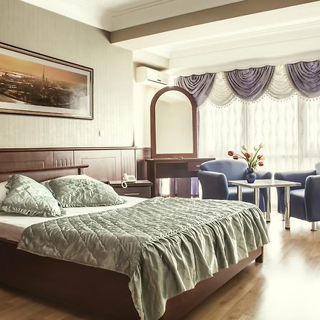 King Hotel Печ Екстериор снимка