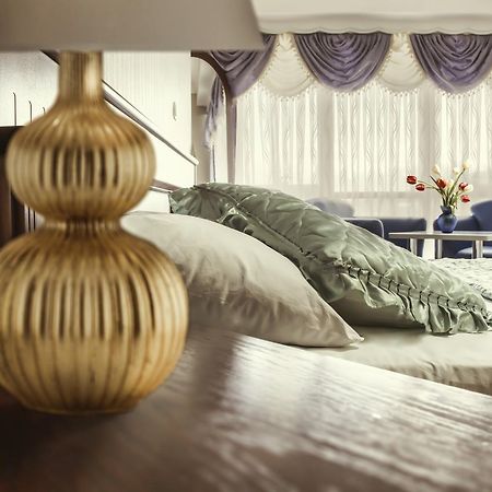 King Hotel Печ Екстериор снимка