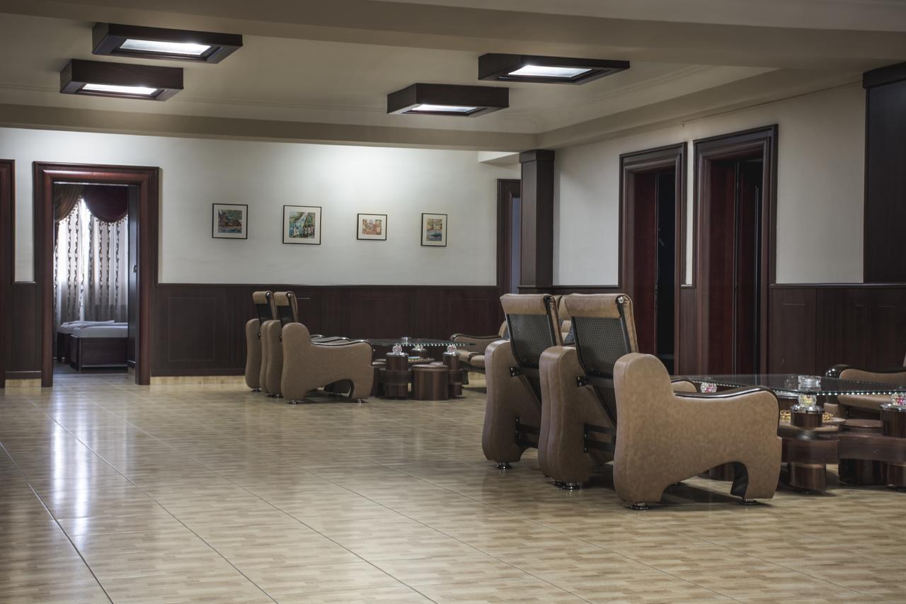 King Hotel Печ Екстериор снимка
