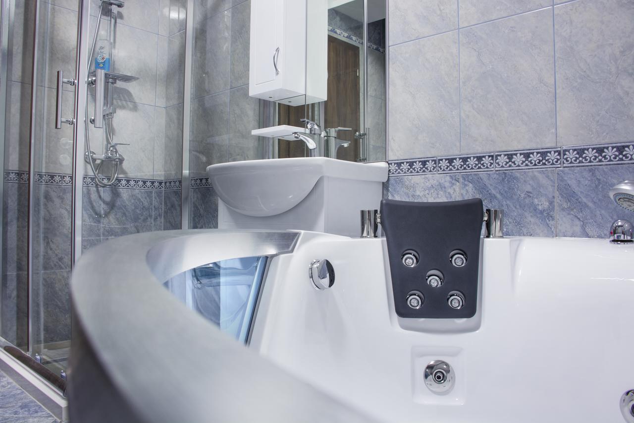 King Hotel Печ Екстериор снимка
