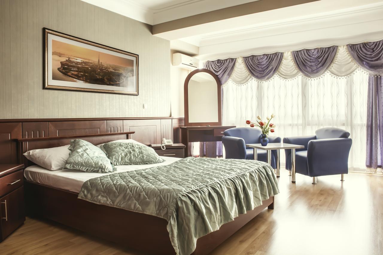 King Hotel Печ Екстериор снимка