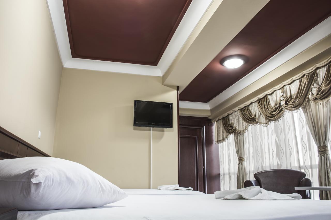King Hotel Печ Екстериор снимка