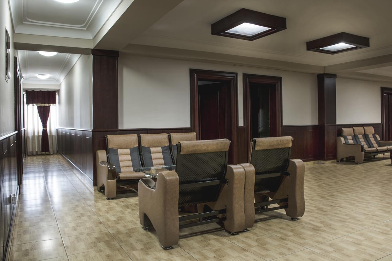 King Hotel Печ Екстериор снимка