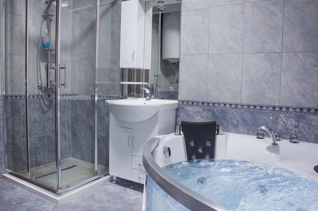 King Hotel Печ Екстериор снимка