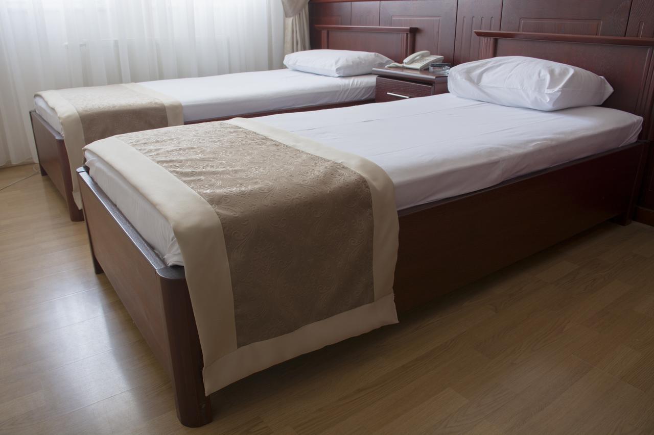 King Hotel Печ Екстериор снимка