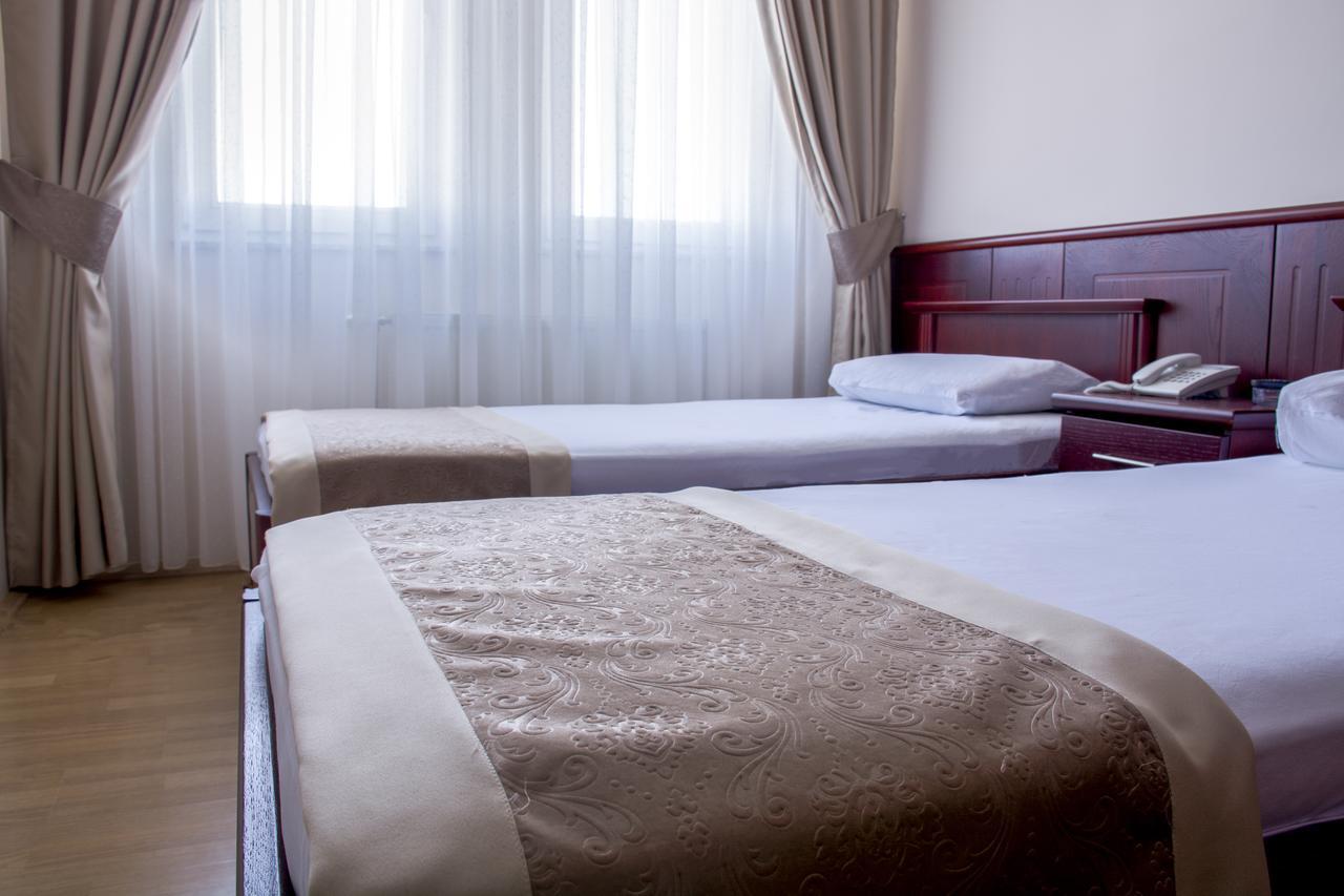King Hotel Печ Екстериор снимка