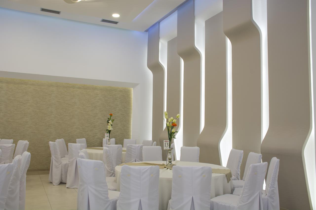 King Hotel Печ Екстериор снимка