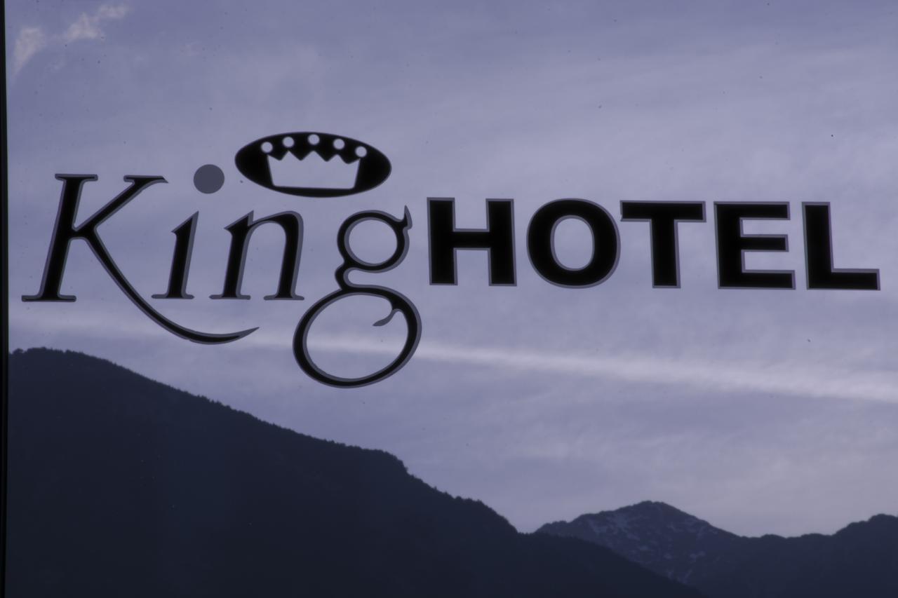 King Hotel Печ Екстериор снимка