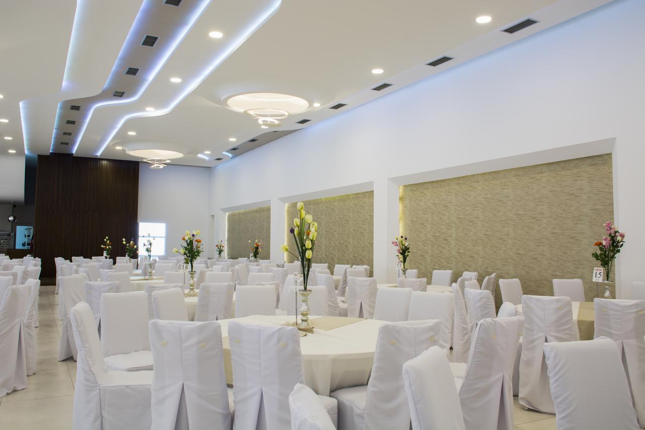 King Hotel Печ Екстериор снимка