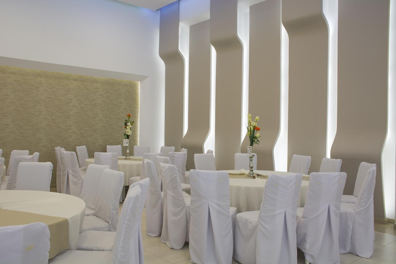 King Hotel Печ Екстериор снимка