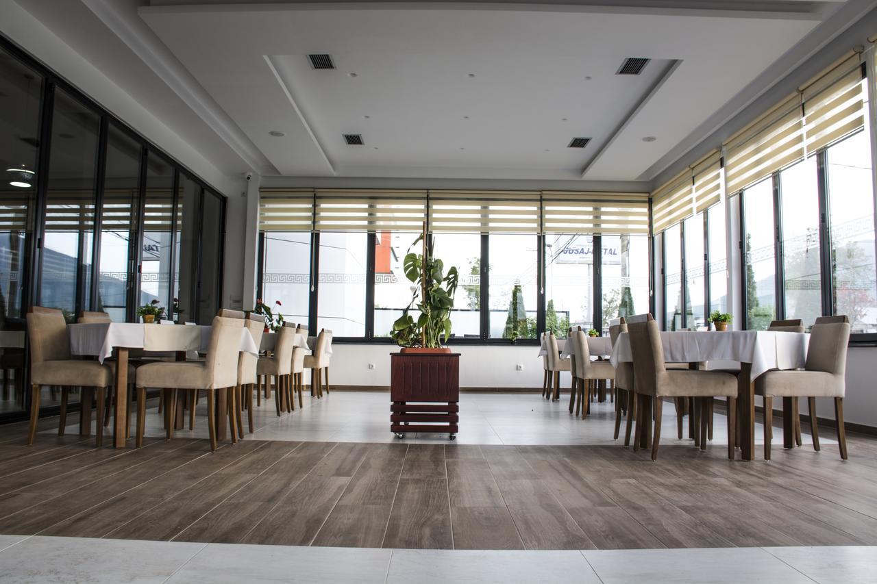 King Hotel Печ Екстериор снимка