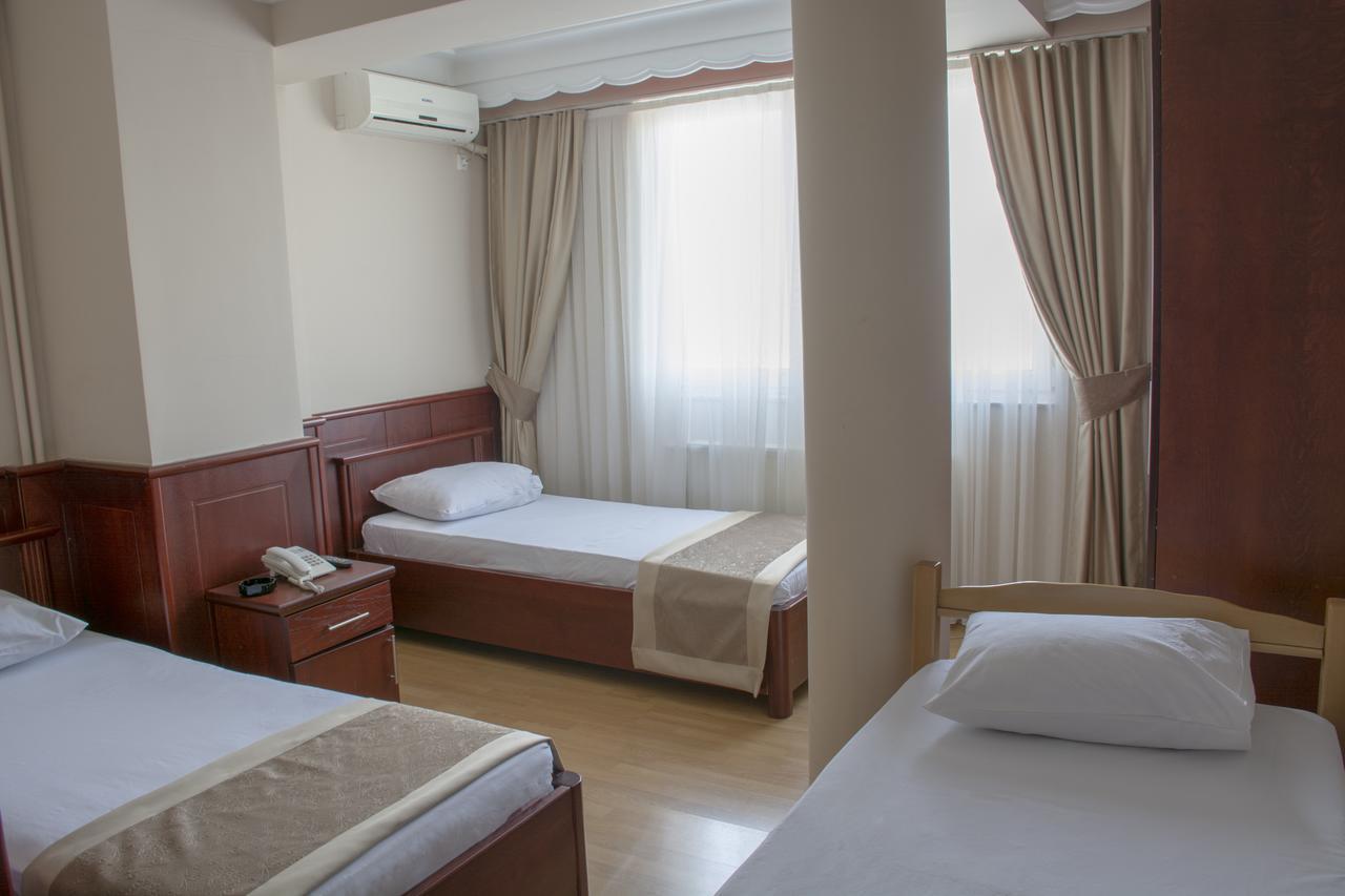 King Hotel Печ Екстериор снимка