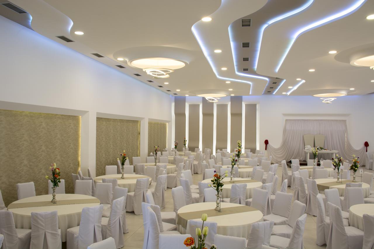 King Hotel Печ Екстериор снимка