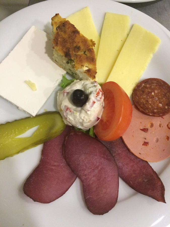 King Hotel Печ Екстериор снимка