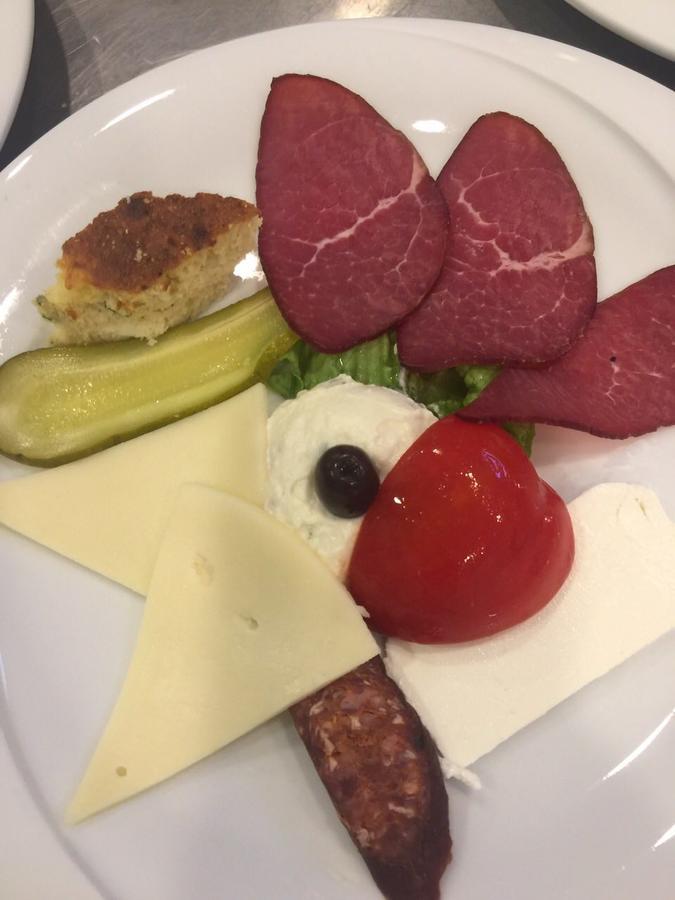 King Hotel Печ Екстериор снимка